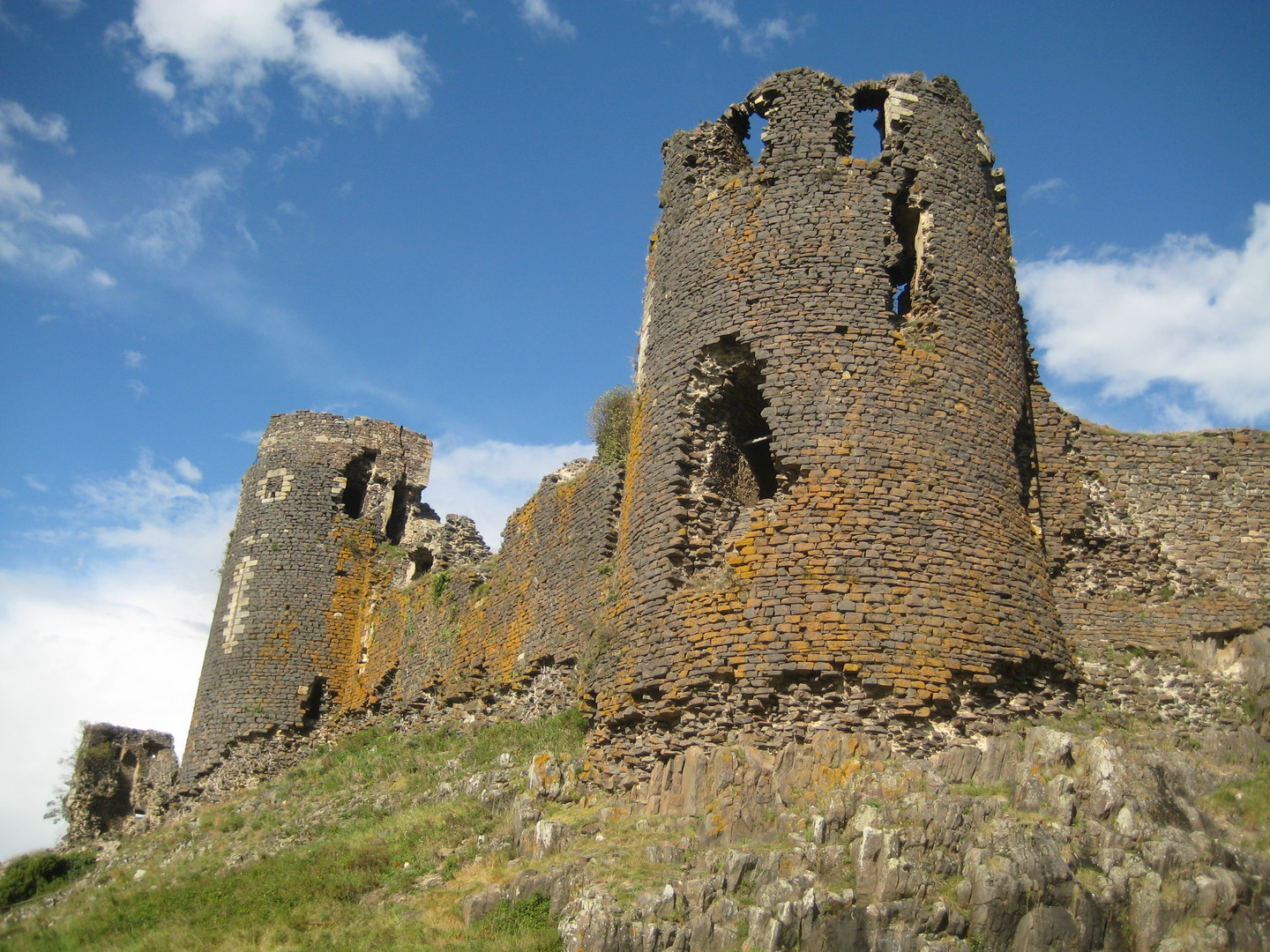 Chateau_de_Mauzun.jpg